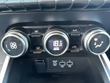 Photo 28 Renault Clio  E-Tech full hybrid 145