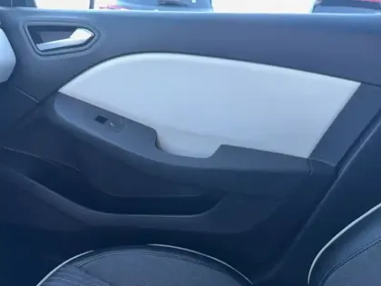 Photo 35 Renault Clio  E-Tech full hybrid 145