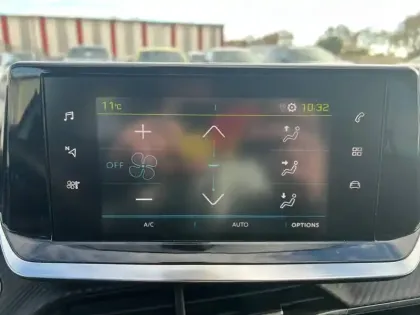 Photo 12 Peugeot 208  Electrique 50 kWh 136ch