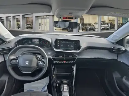 Photo 7 Peugeot 208  Electrique 50 kWh 136ch