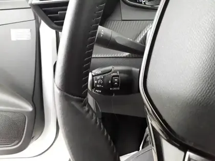 Photo 54 Peugeot 208  PureTech 100 S&S BVM6