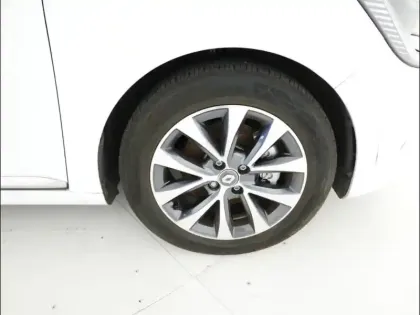 Photo 9 Renault Clio  1.6 E-Tech hybride 140ch Intens -21N