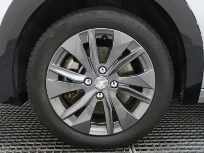 Photo 10 Peugeot 208  e- 136ch Style