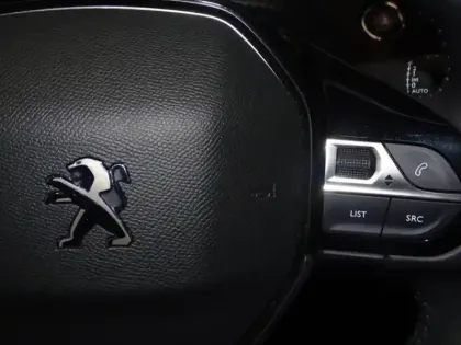 Photo 12 Peugeot 208  e- 136ch Style