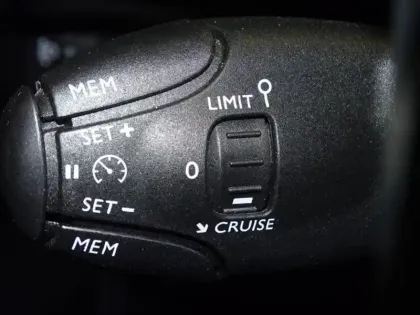 Photo 13 Peugeot 208  e- 136ch Style