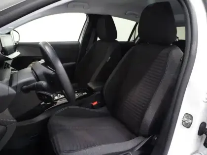 Photo 6 Peugeot 208  e- 136ch Style