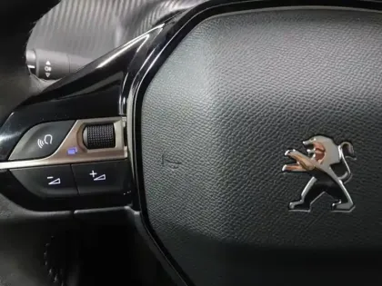 Photo 13 Peugeot 208  e- 136ch Style