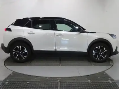 Photo 3 Peugeot 2008  e- 136ch GT