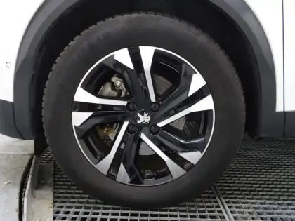 Photo 9 Peugeot 2008  e- 136ch GT