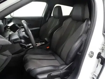 Photo 6 Peugeot 2008  e- 136ch GT