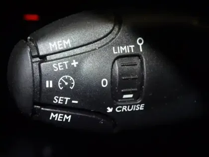 Photo 13 Peugeot 2008  e- 136ch GT