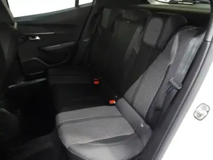 Photo 7 Peugeot 2008  e- 136ch GT