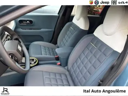 Photo 8 Fiat Grande Panda  1.2 Hybrid 100ch La Prima eDCT6