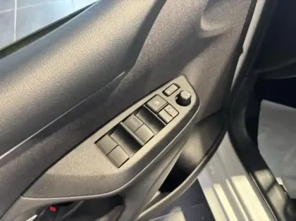 Photo 13 Toyota Yaris  116h Dynamic Business 5p + Programme Beyond Zero Academy MY22