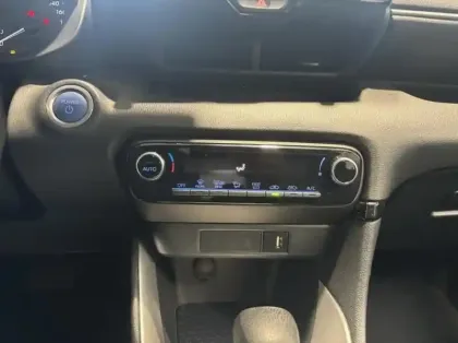 Photo 11 Toyota Yaris  116h Dynamic Business 5p + Programme Beyond Zero Academy MY22