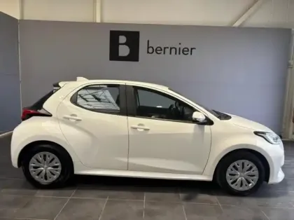 Photo 2 Toyota Yaris  116h Dynamic Business 5p + Programme Beyond Zero Academy MY22