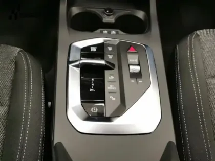 Photo 8 BMW Serie 1 Série 1 120A 170ch M Sport Design DKG7