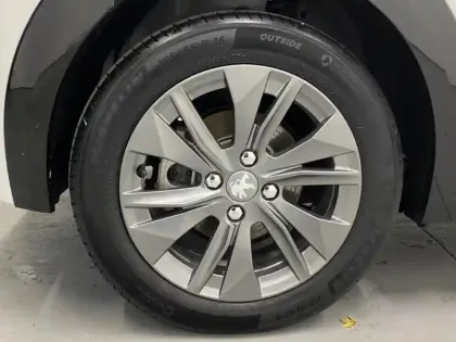 Photo 4 Peugeot 208  e- 136ch Style