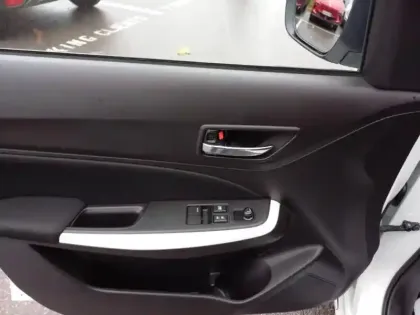 Photo 14 Suzuki Swift  1.2 Dualjet Hybrid 83ch Avantage