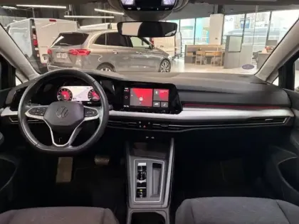 Photo 27 Volkswagen Golf  1.0 eTSI OPF 110ch Life Plus DSG7