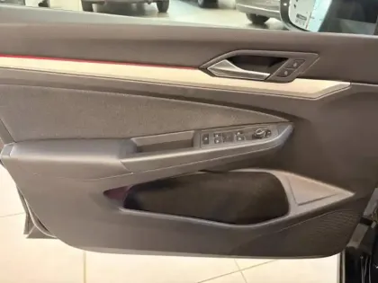 Photo 25 Volkswagen Golf  1.0 eTSI OPF 110ch Life Plus DSG7