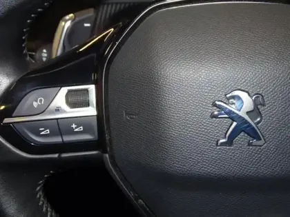 Photo 11 Peugeot 2008  1.2 PureTech 130ch S&S Allure EAT8 7cv