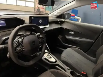 Photo 14 Peugeot 208  1.2 Hybrid 110ch Style e-DCS6