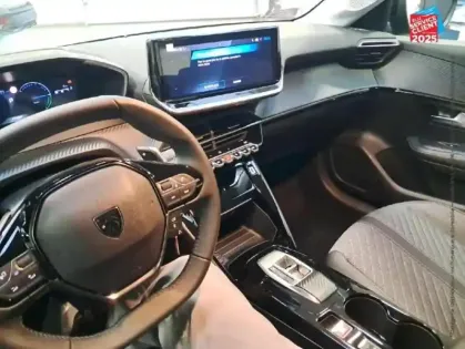 Photo 14 Peugeot 208  1.2 Hybrid 110ch Allure e-DCS6