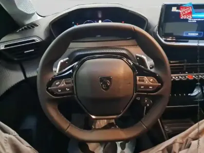 Photo 11 Peugeot 208  1.2 Hybrid 110ch Allure e-DCS6