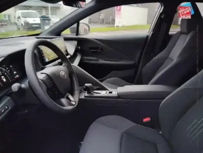 Photo 14 Toyota C-HR  1.8 Hybride 140ch Design MY25