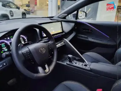 Photo 14 Toyota C-HR  2.0 Hybride Rechargeable 225ch Collection Premiere MY25