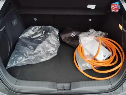 Photo 13 Toyota C-HR  2.0 Hybride Rechargeable 225ch Collection MY25