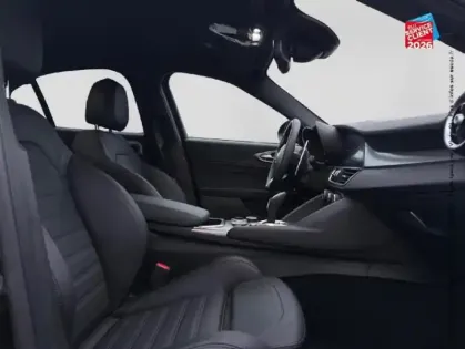 Photo 19 Alfa Romeo Giulia  2.2 Diesel 160ch Veloce AT8