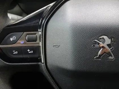 Photo 12 Peugeot 208  1.2 PureTech 100ch S&S GT 118g