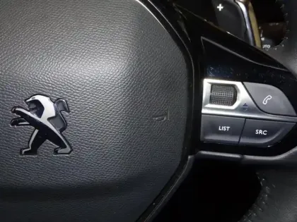 Photo 12 Peugeot 2008  1.2 PureTech 130ch S&S Roadtrip EAT8