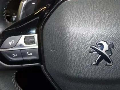 Photo 11 Peugeot 2008  1.2 PureTech 130ch S&S Roadtrip EAT8