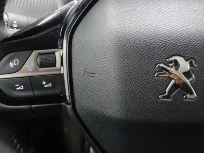 Photo 10 Peugeot 208  1.5 BlueHDi 100ch S&S Allure