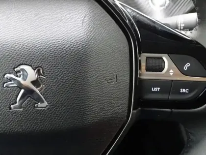 Photo 11 Peugeot 208  1.5 BlueHDi 100ch S&S Allure