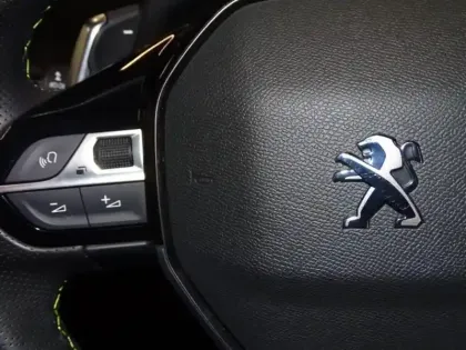 Photo 13 Peugeot 2008  1.2 PureTech 130ch S&S GT EAT8