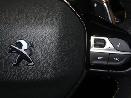 Photo 14 Peugeot 2008  1.2 PureTech 130ch S&S GT EAT8