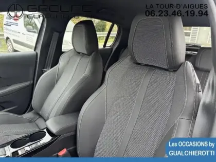 Photo 8 Peugeot 208  1.2 Hybrid 110ch GT e-DCS6