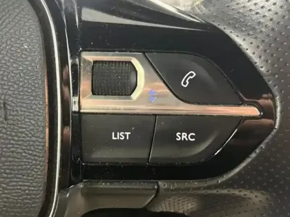 Photo 13 Peugeot 2008  e- 136ch GT