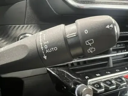 Photo 14 Peugeot 2008  e- 136ch GT