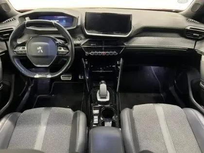 Photo 5 Peugeot 2008  e- 136ch GT