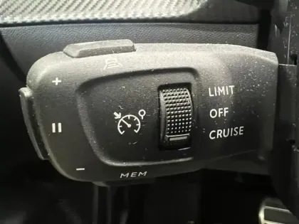 Photo 11 Peugeot 2008  e- 136ch GT