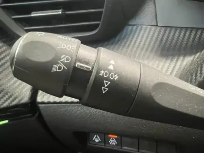 Photo 12 Peugeot 2008  e- 136ch GT