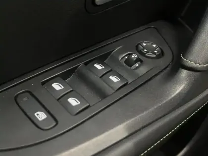 Photo 9 Peugeot 2008  e- 136ch GT