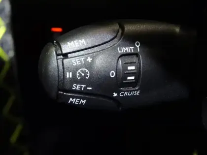 Photo 14 Peugeot 2008  e- 136ch GT