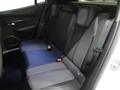 Photo 8 Peugeot 2008  e- 136ch GT