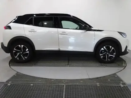 Photo 3 Peugeot 2008  e- 136ch GT